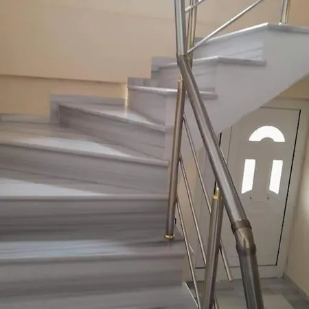 Lejlighed Lovely 2 Bedroom Flat W/ Balcony & Private Parking
