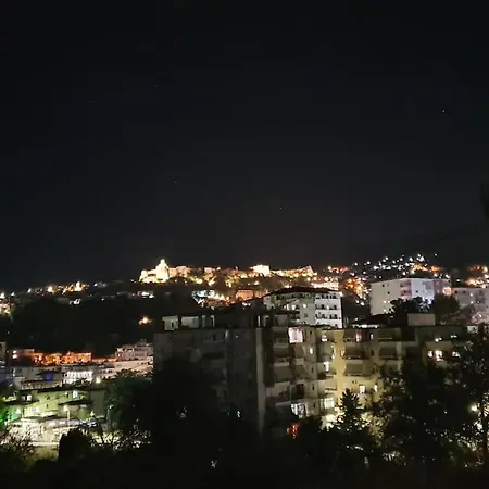 Lejlighed Lovely 2 Bedroom Flat W/ Balcony & Private Parking